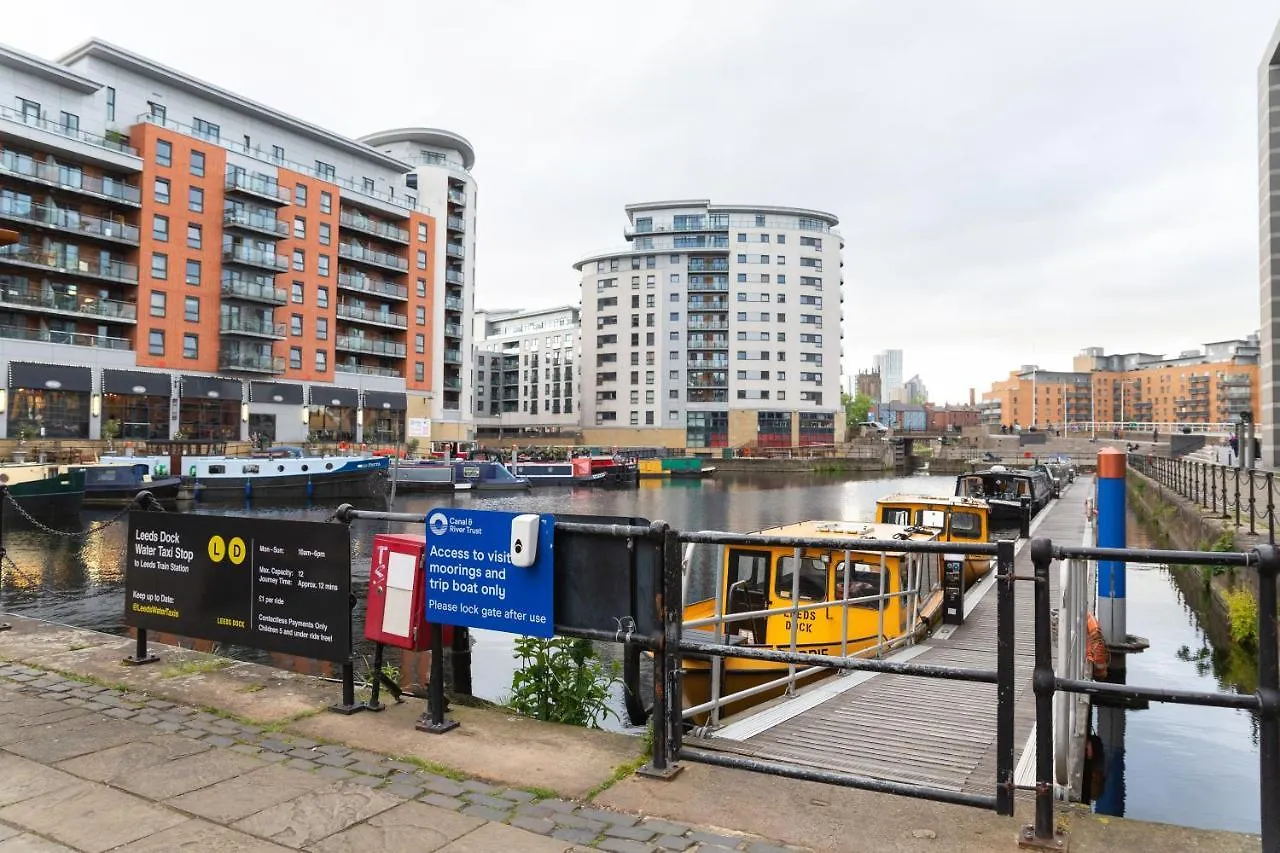 Cartier House At The Leeds Dock Apartment