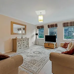 Elegant & Unique Getaway - Spacious 3 Bedroom, 2 Bathroom Centre - Free Allocated Parking. Apartment Edinburgh